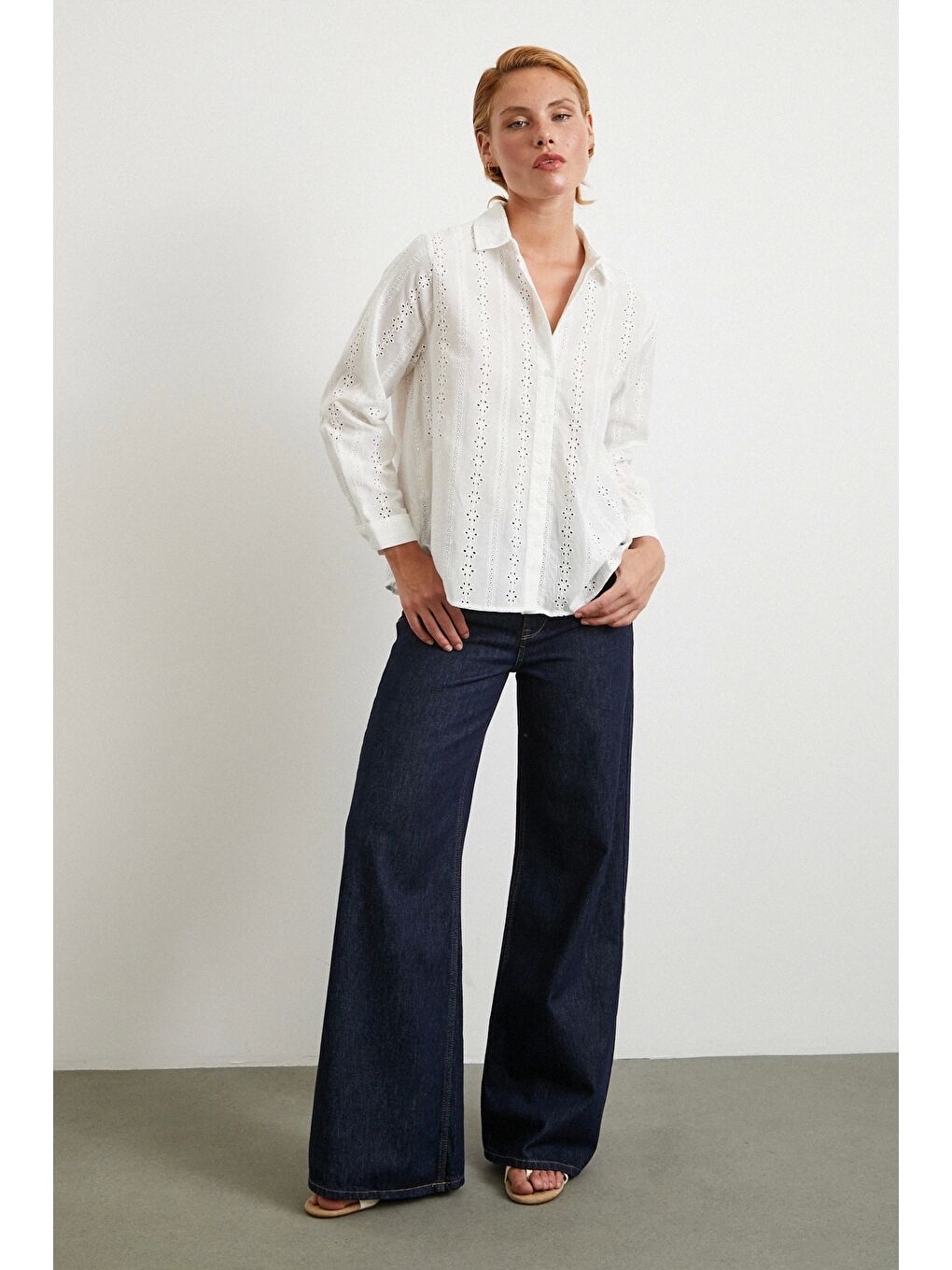 Fisto İşlemeli Gömlek Beyaz-1