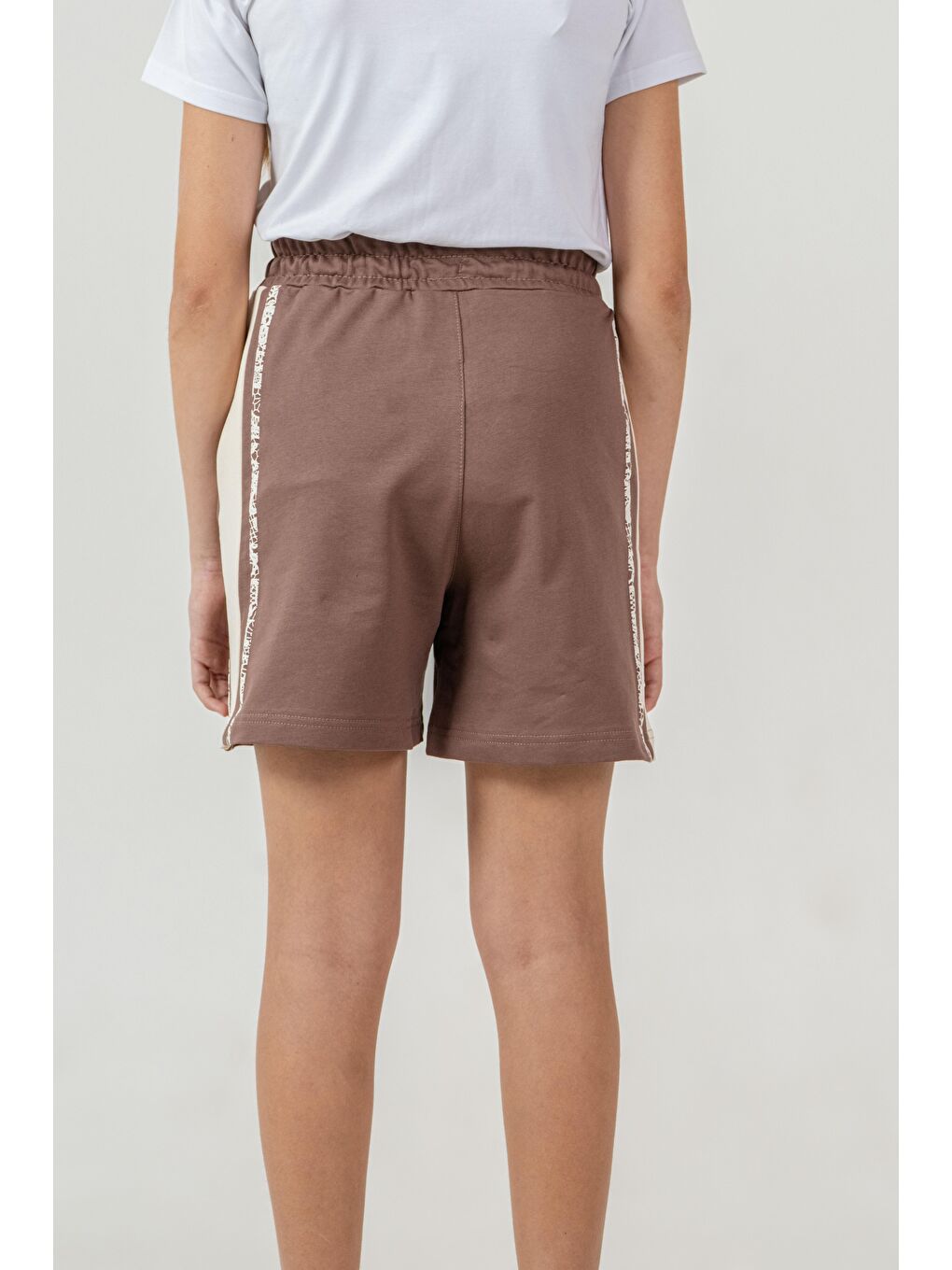 Kahverengi Girl Team Baskılı Yanlar Garnili Kız Çocuk Şort-4