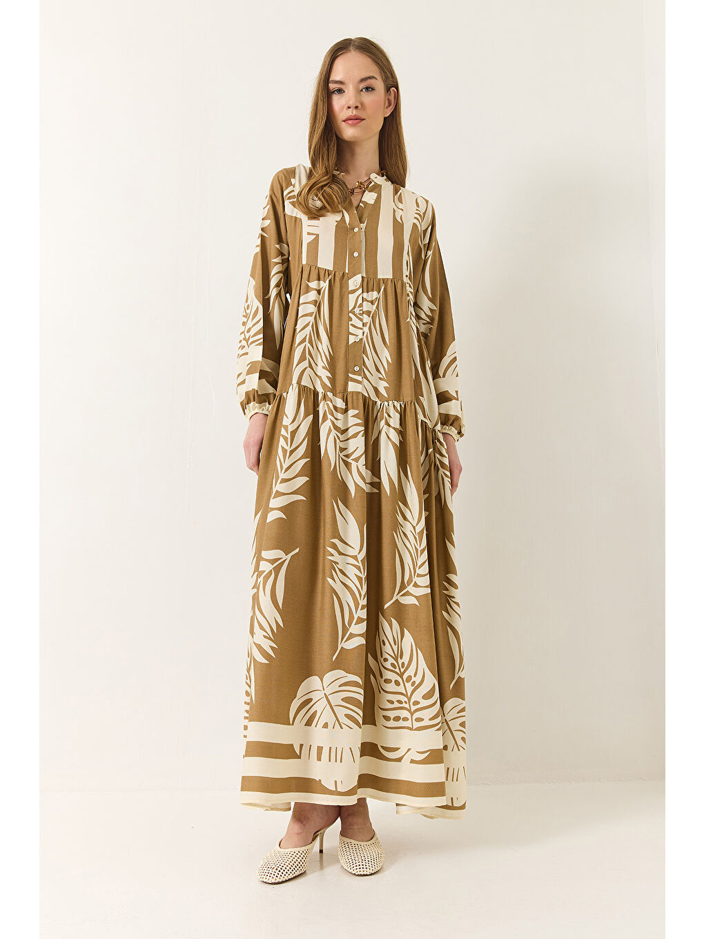 Sarı Kadın V Yaka Düğme Detaylı Desenli Yazlık Salaş Uzun Viskon Elbise-1