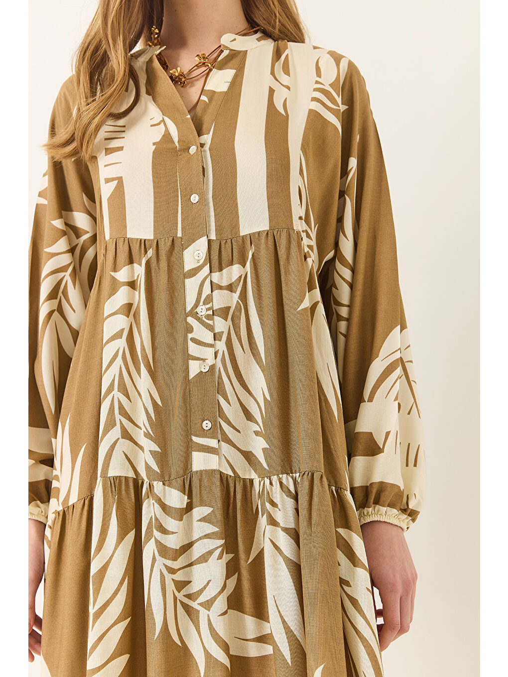 Sarı Kadın V Yaka Düğme Detaylı Desenli Yazlık Salaş Uzun Viskon Elbise-5