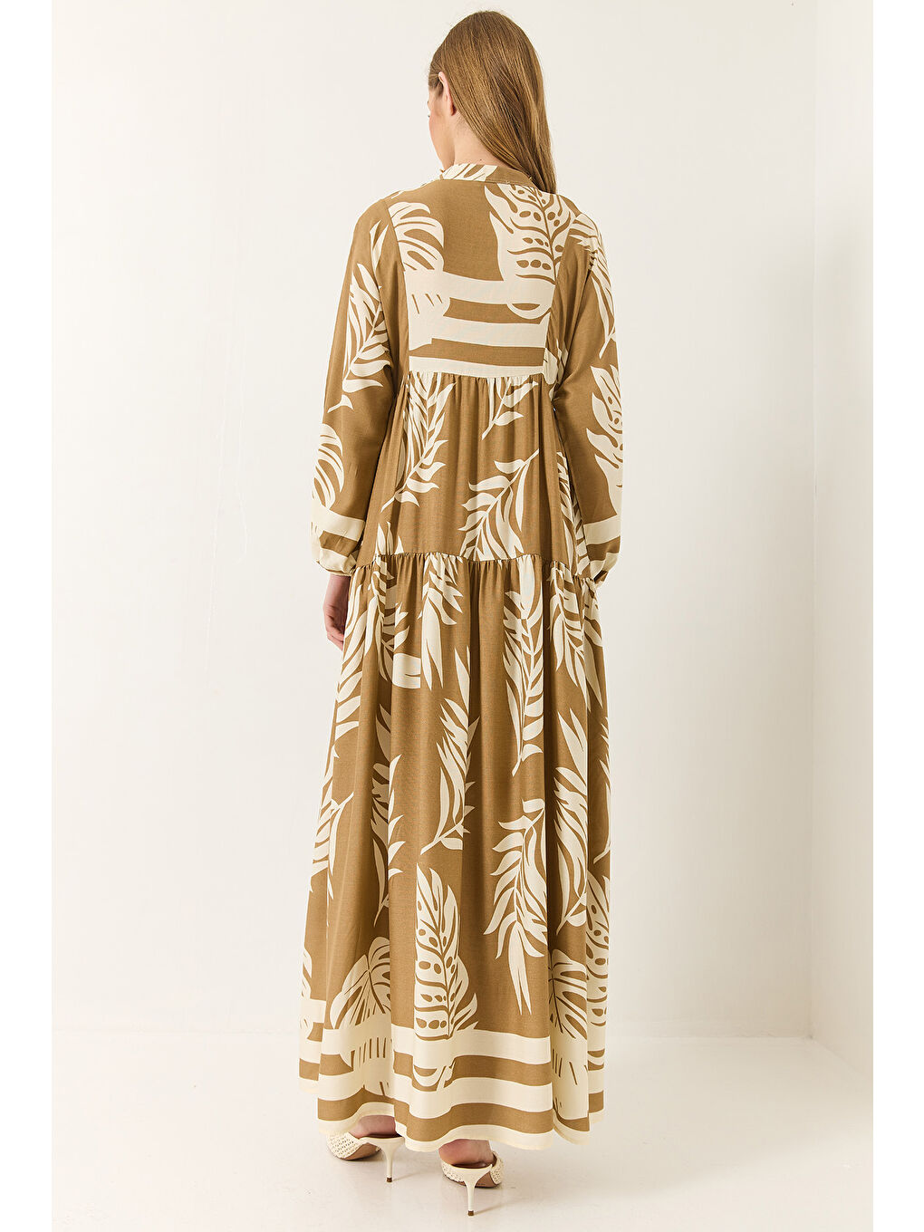 Sarı Kadın V Yaka Düğme Detaylı Desenli Yazlık Salaş Uzun Viskon Elbise-6