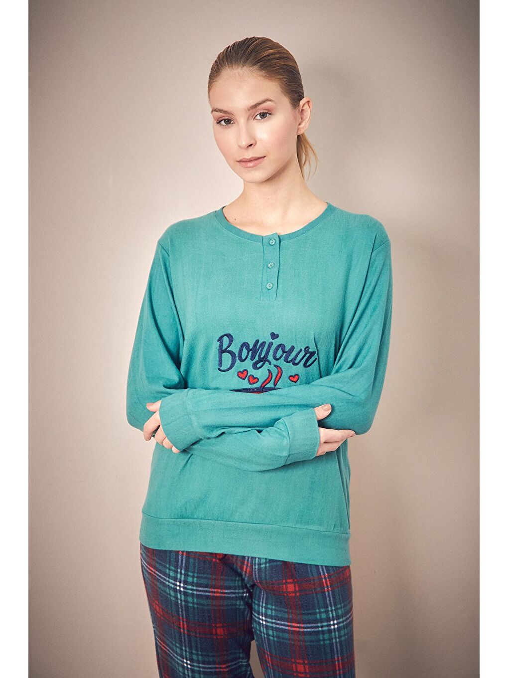 Yeşil Bonjour Yazı Nakışlı 2'li Kadife Pijama Takımı-1