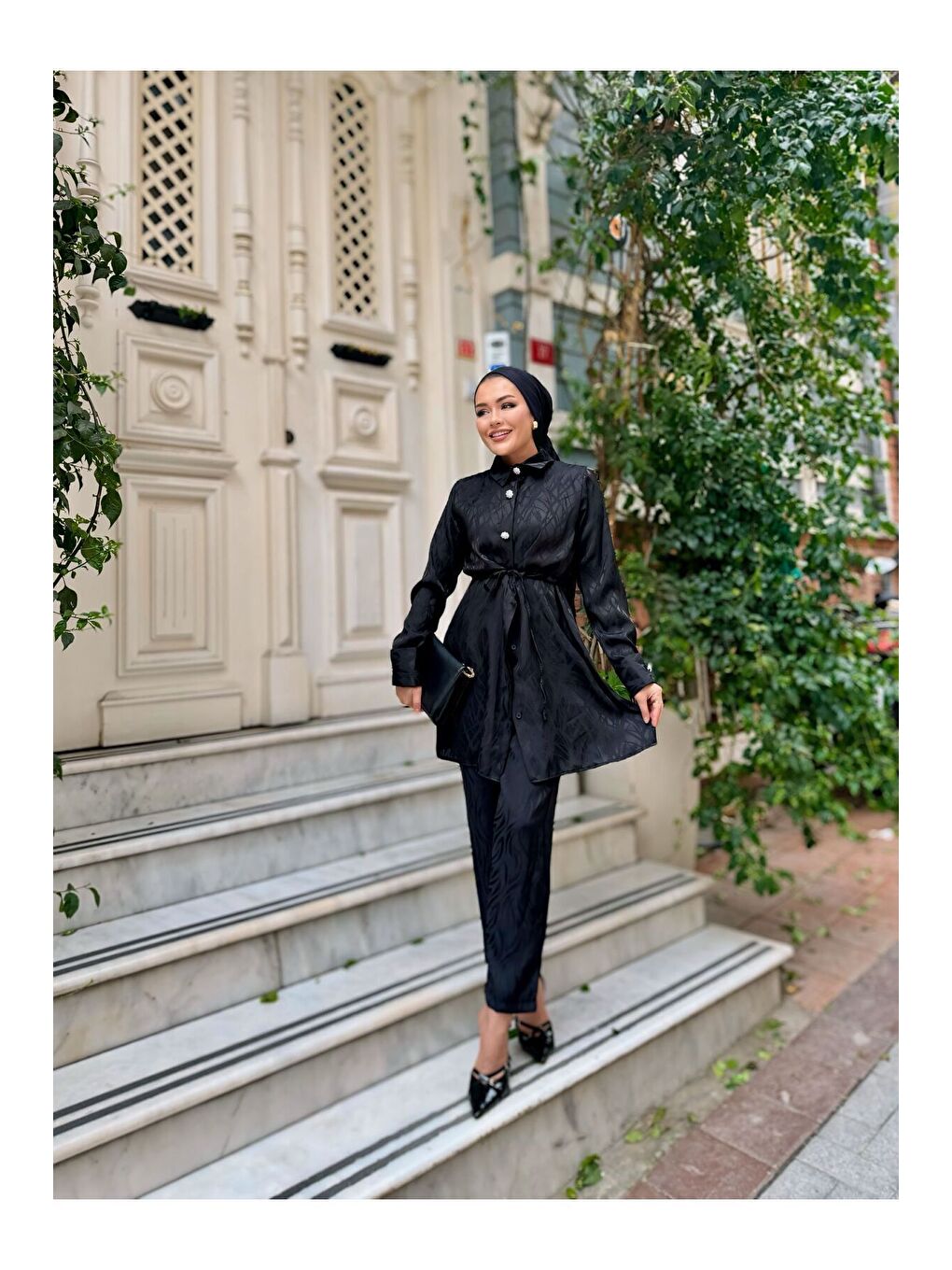 Siyah Belden Bağlamalı Kendinden Desenli Takım-1