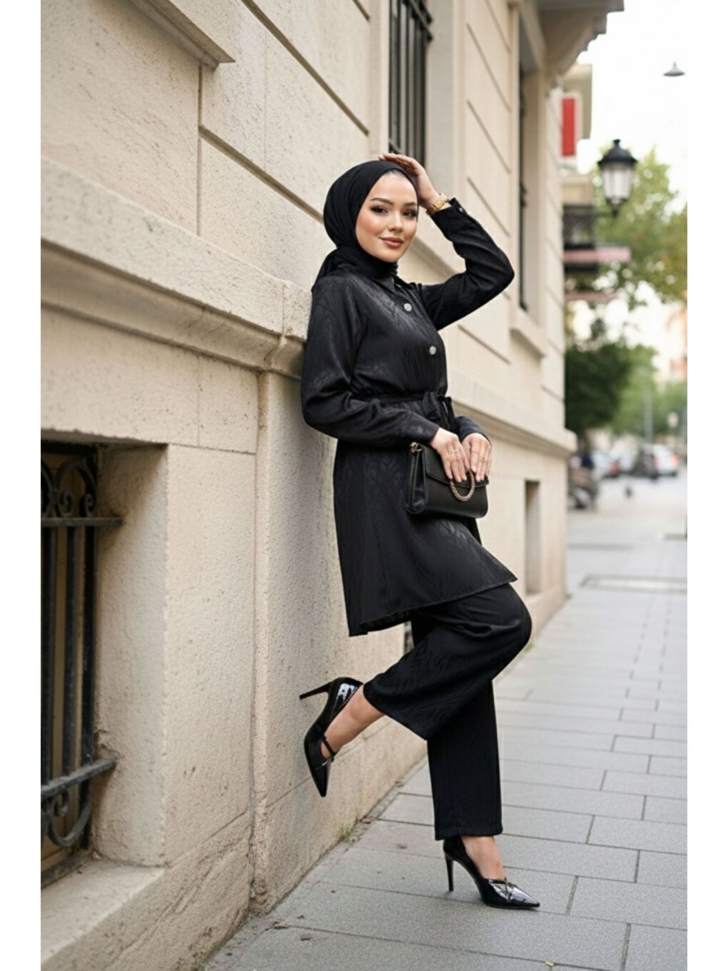Siyah Belden Bağlamalı Kendinden Desenli Takım-3