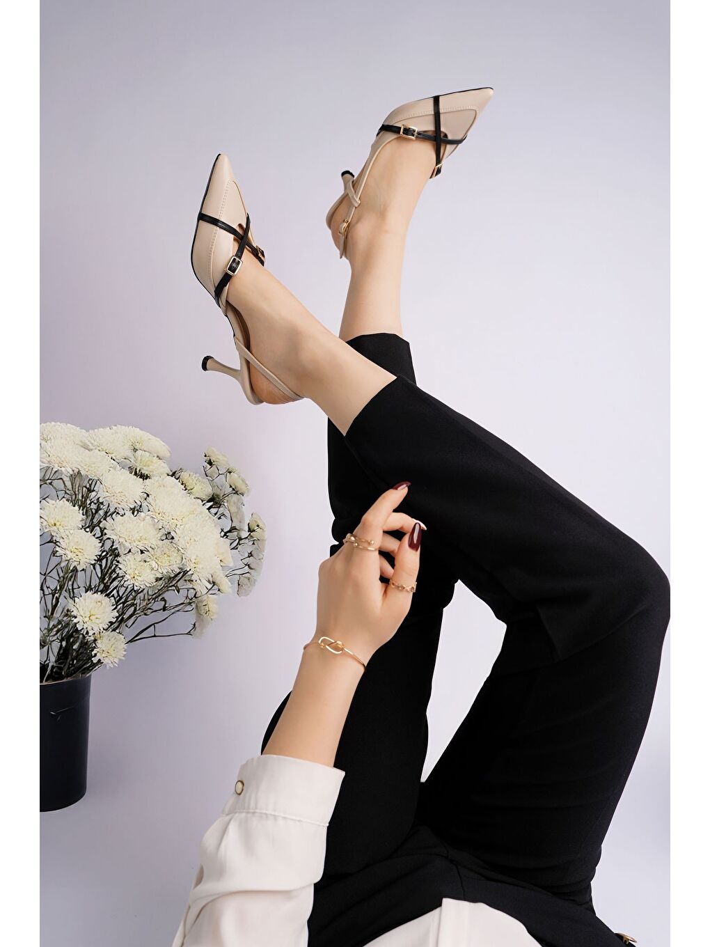 Bej İCONS Sivri Burun Arkası Açık Kemer Detaylı İki Bantlı Kadın Topuklu Ayakkabı-7