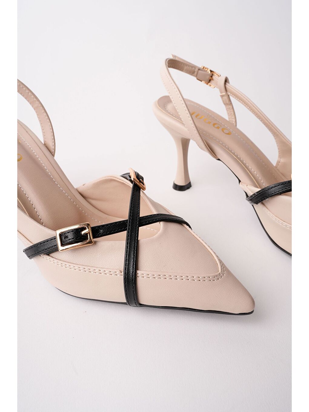 Bej İCONS Sivri Burun Arkası Açık Kemer Detaylı İki Bantlı Kadın Topuklu Ayakkabı-8