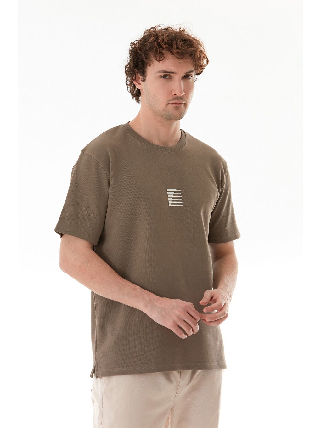 Bej Basic Kabartma Baskılı Kalın Penye Oversize Tişört