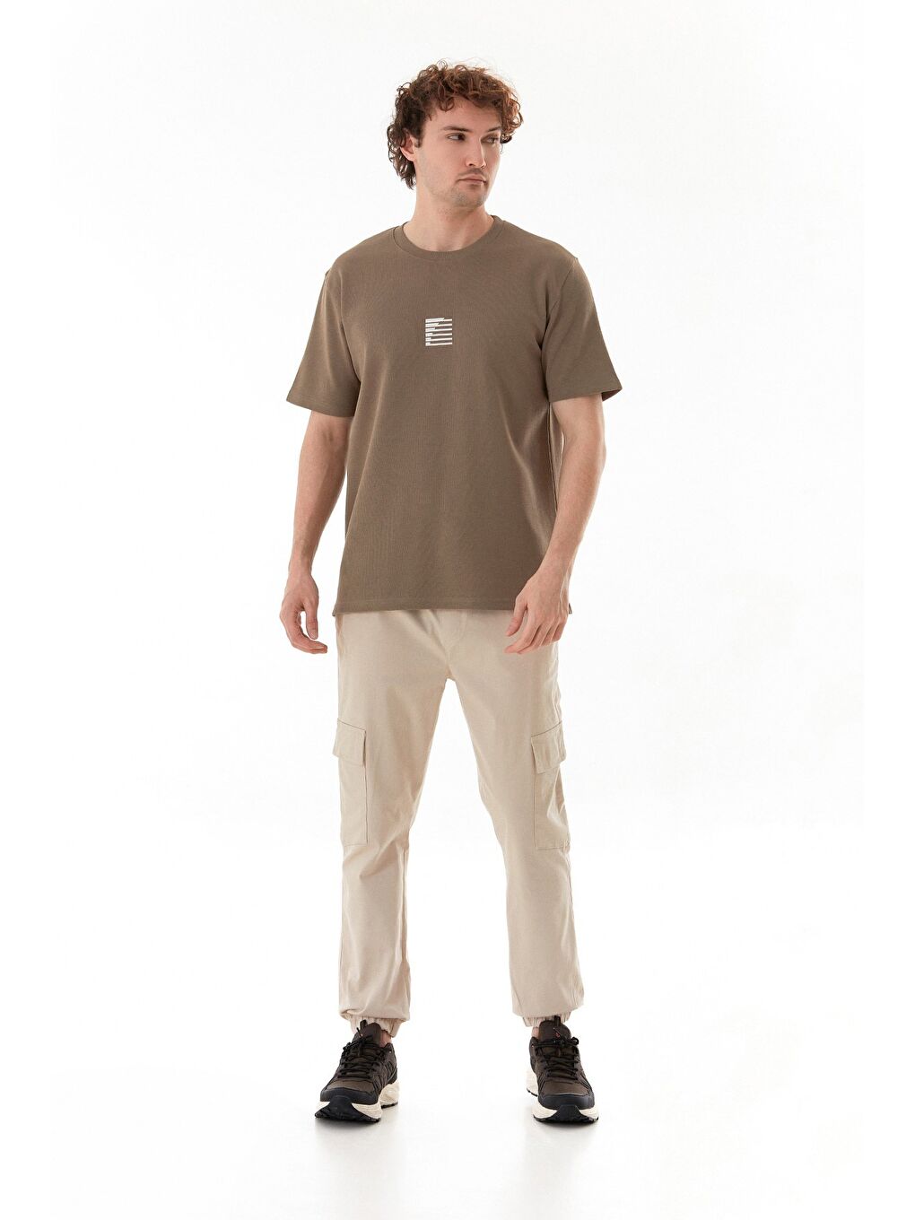 Bej Basic Kabartma Baskılı Kalın Penye Oversize Tişört-1