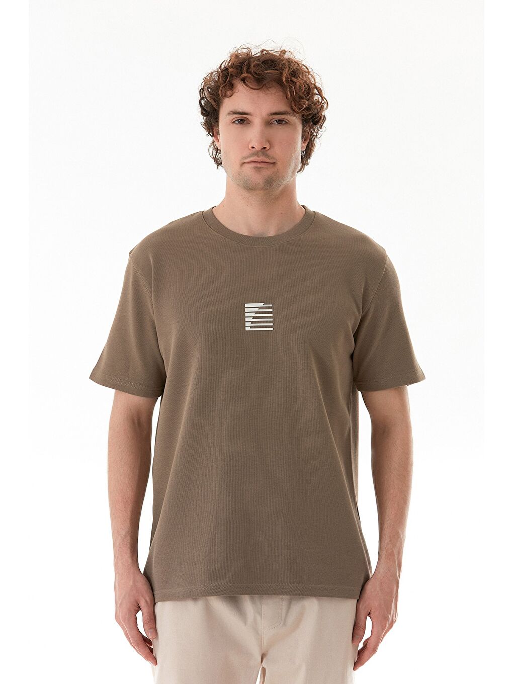 Bej Basic Kabartma Baskılı Kalın Penye Oversize Tişört-4