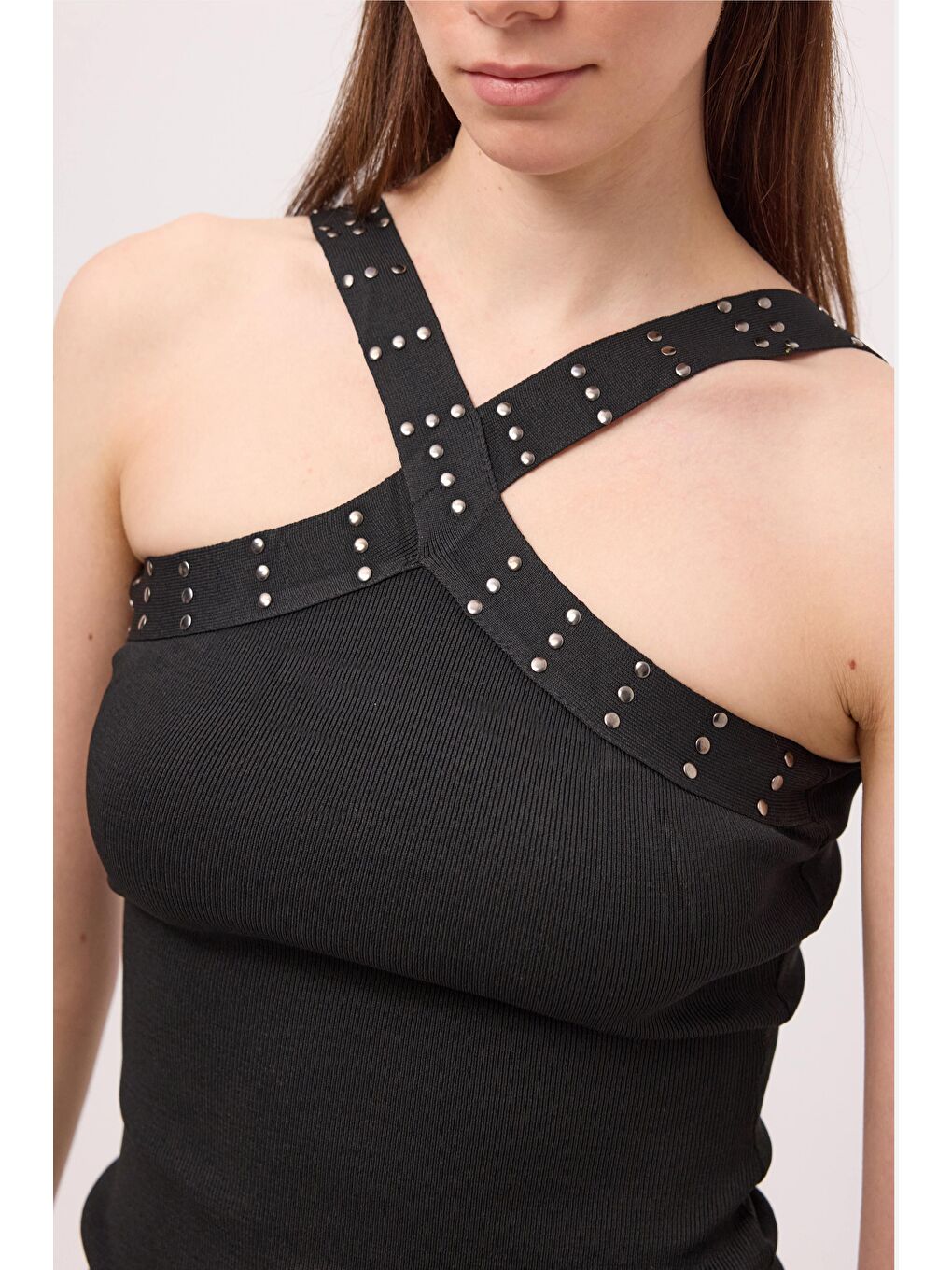 Kadın Siyah s6-1 Crop Parlak Taş Detaylı Boyundan Askılı Tasarım Body-1