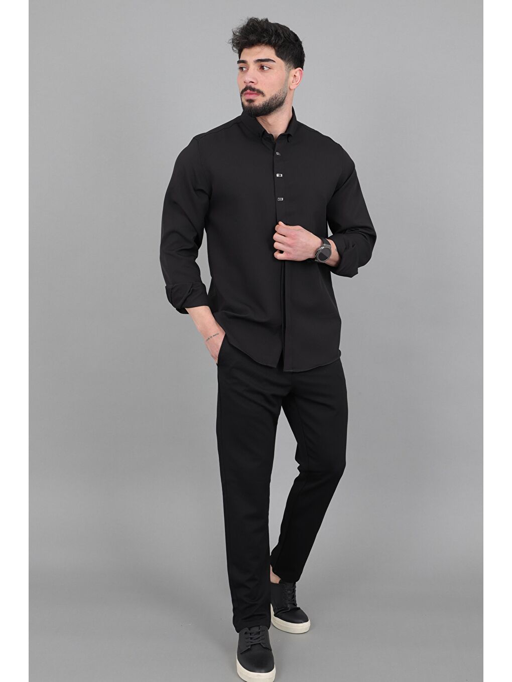 Siyah Düğme Detay Premium Yazlık Uzun Kol Gömlek QCM 6727_40419-3