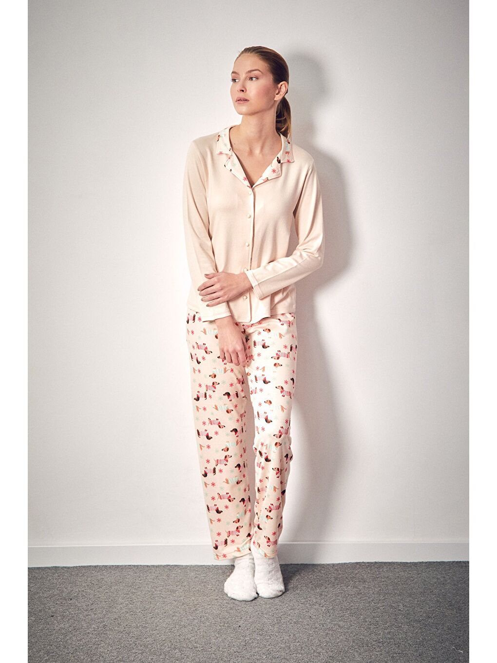 Bej Köpek Desenli Gömlek Yaka 2'li Pijama Takımı-1