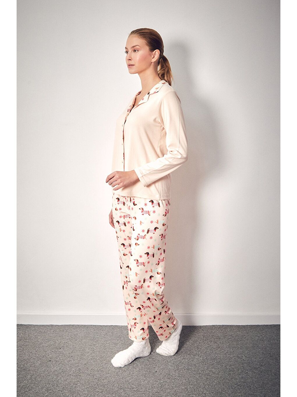 Bej Köpek Desenli Gömlek Yaka 2'li Pijama Takımı-2