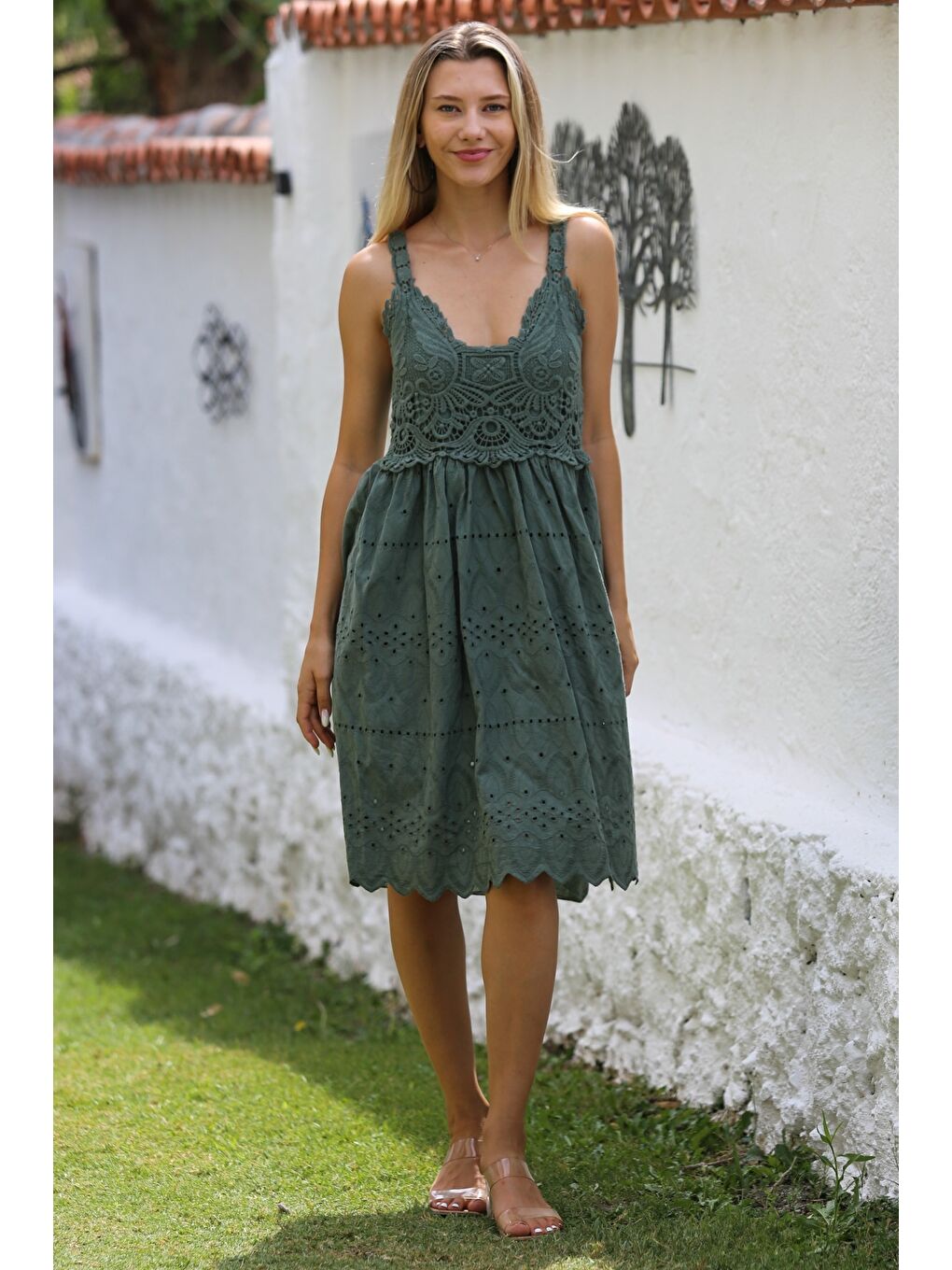 İtalyan Haki Askılı Dantelli Fistolu Dokuma Casual Elbise-4