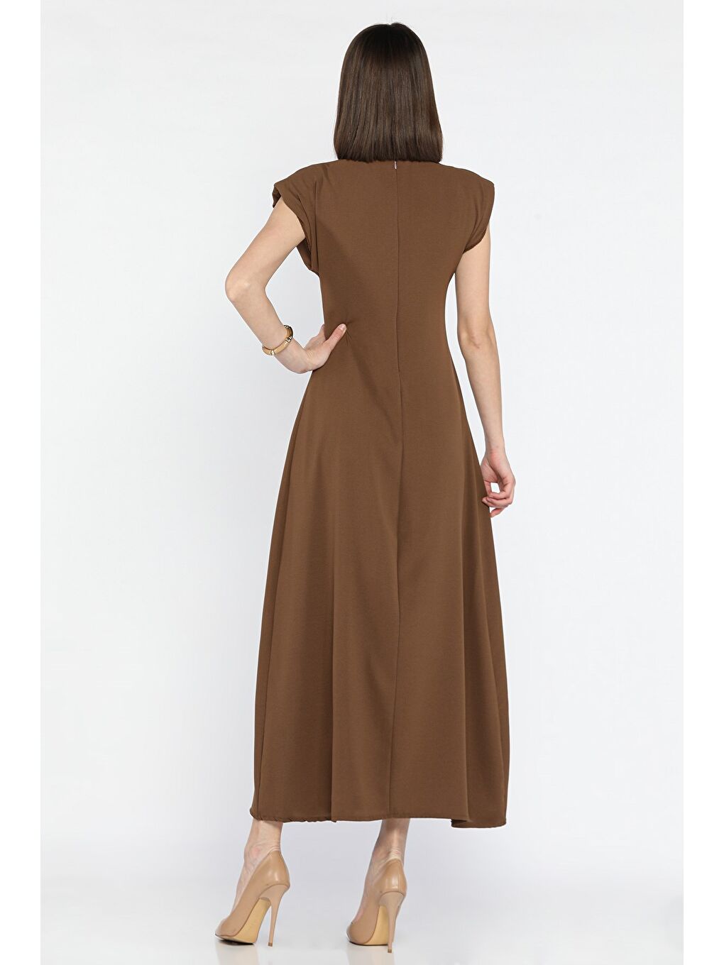 Kahverengi V Yaka Vatkalı Toka Detaylı Kadın Elbise-2