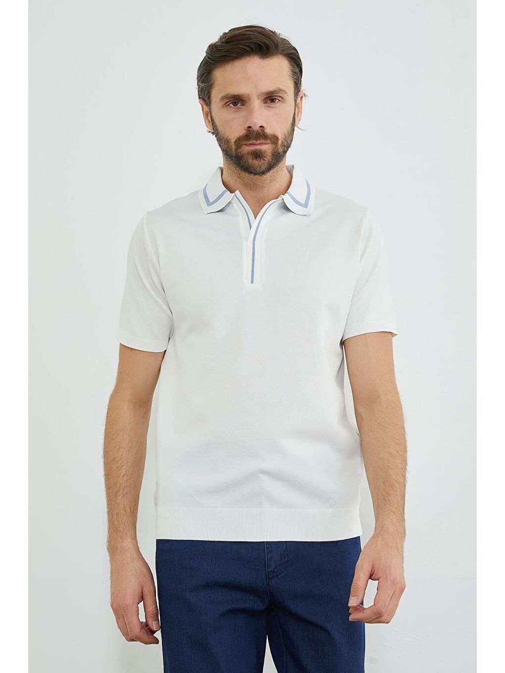 Beyaz Çizgili Apaş Yaka Triko Tişört-2