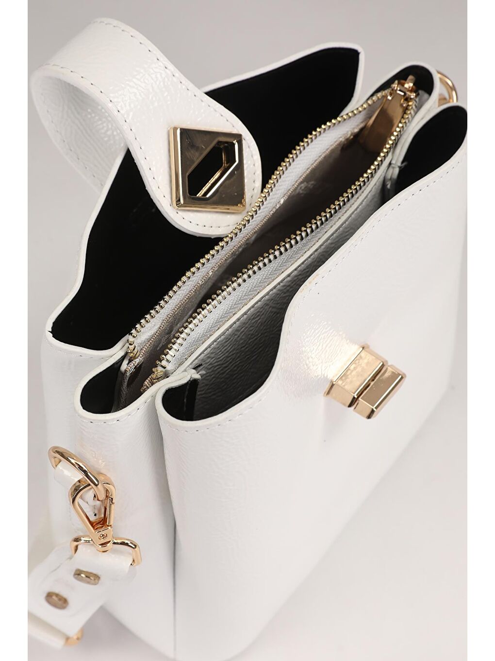 Beyaz Rugan Kadın Omuz Çantası 930167-4