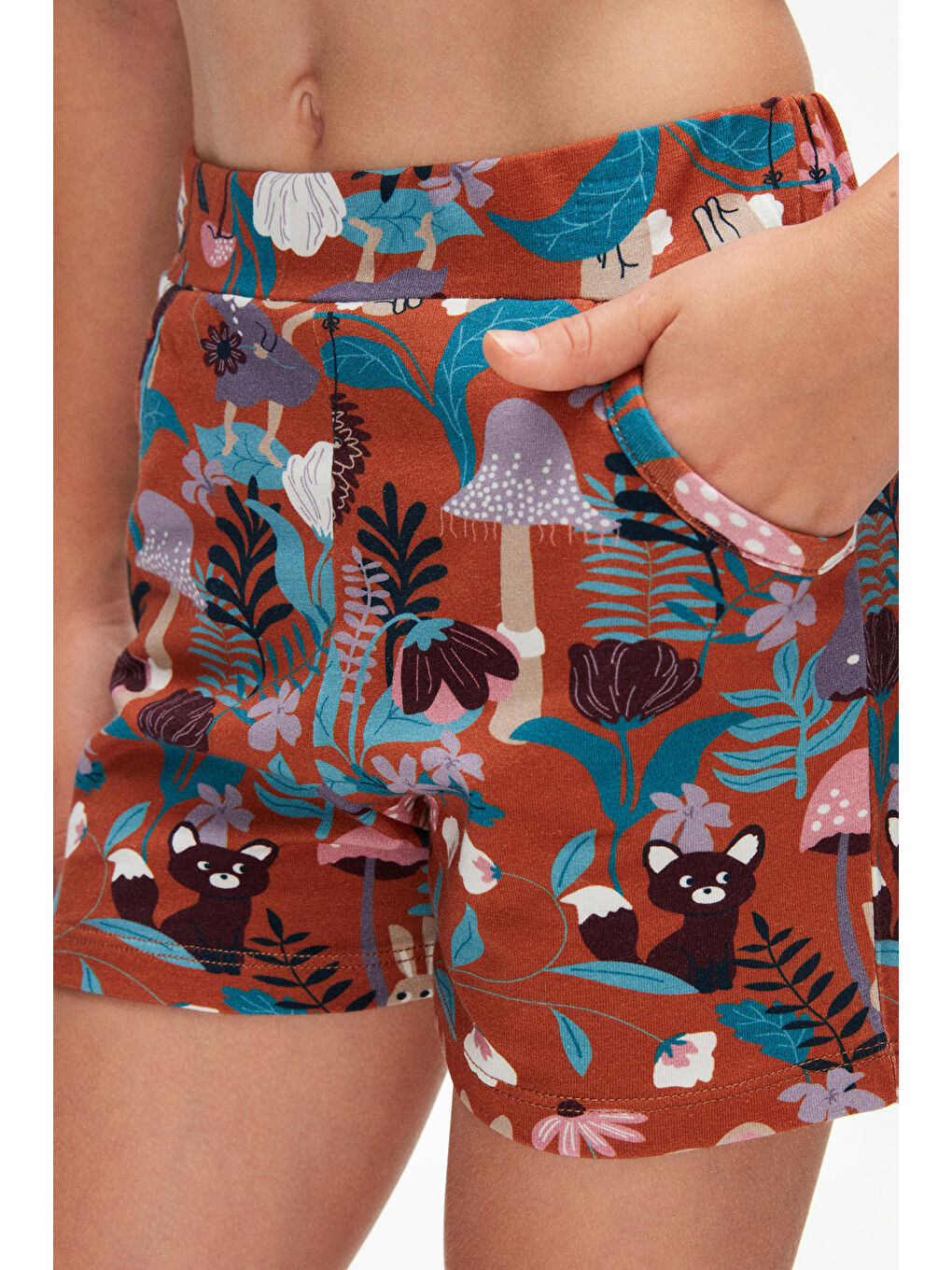 Kahverengi Kız Çocuk Forest Animals Desenli Cepli Şort-2
