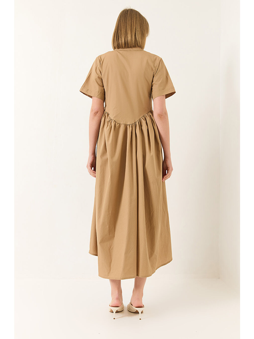 Bej Kadın Yakası Fermuarlı Cep Detaylı Kısa Kollu Poplin Uzun Elbise-5