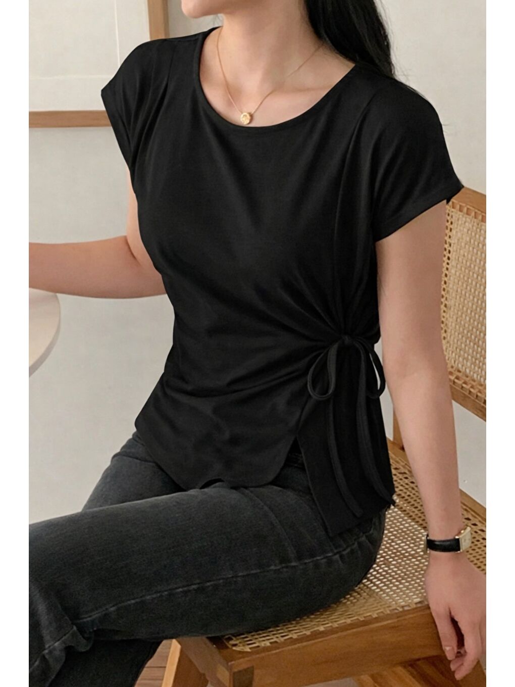 Siyah Kadın Yan Bağlama Detaylı Tişört