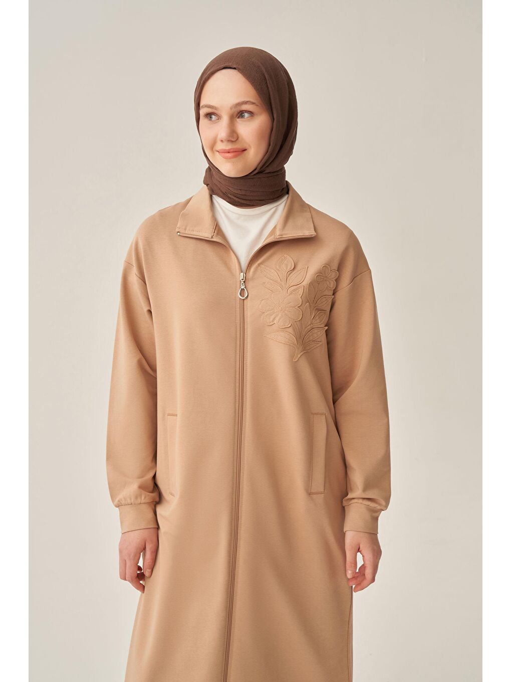 Bej Vizon-Pamuklu Aplike Detaylı Fermuarlı Sweat-3