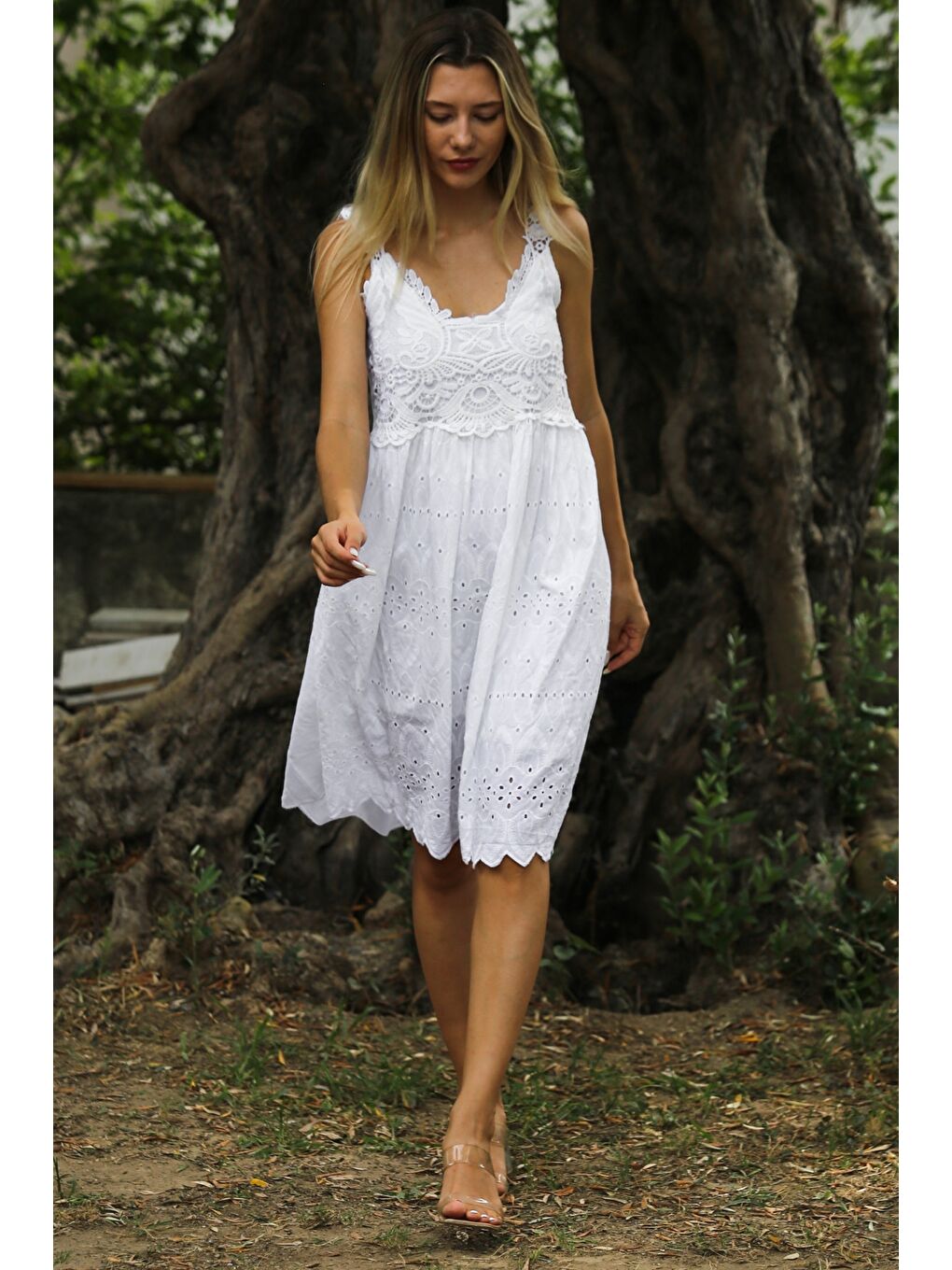 İtalyan Beyaz Askılı Dantelli Fistolu Dokuma Casual Elbise-4