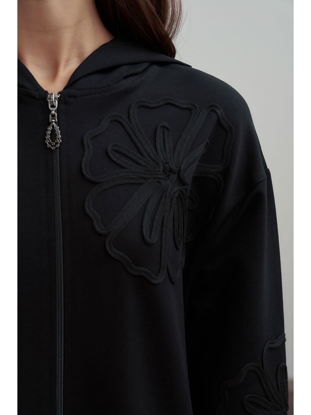 Siyah-Pamuklu Nakışlı Fermuarlı Sweat Hırka-3