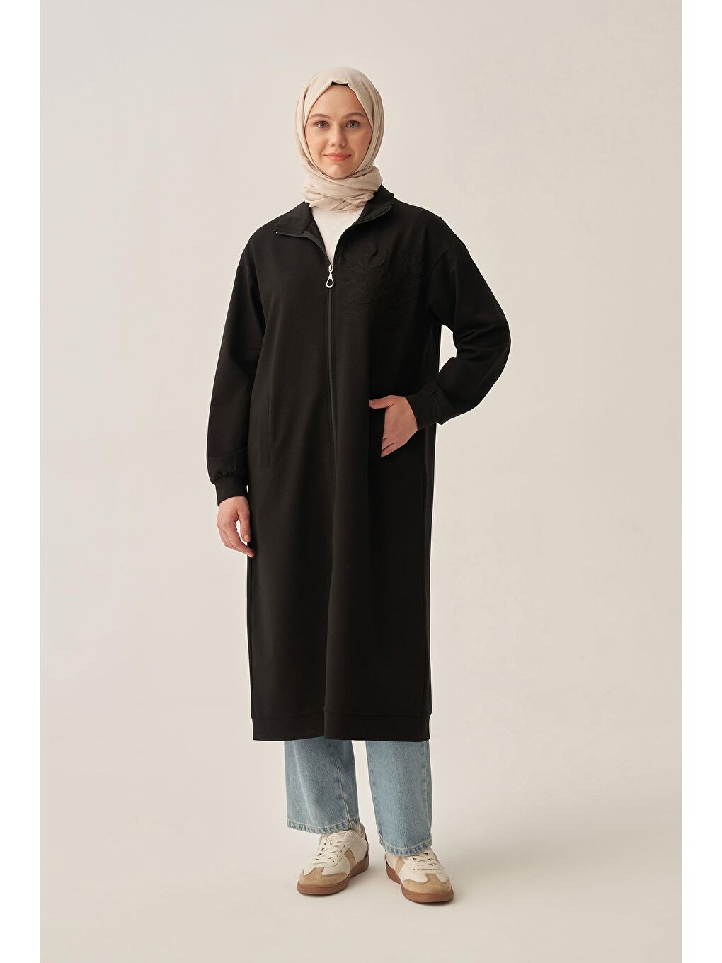 Siyah-Pamuklu Aplike Detaylı Fermuarlı Sweat