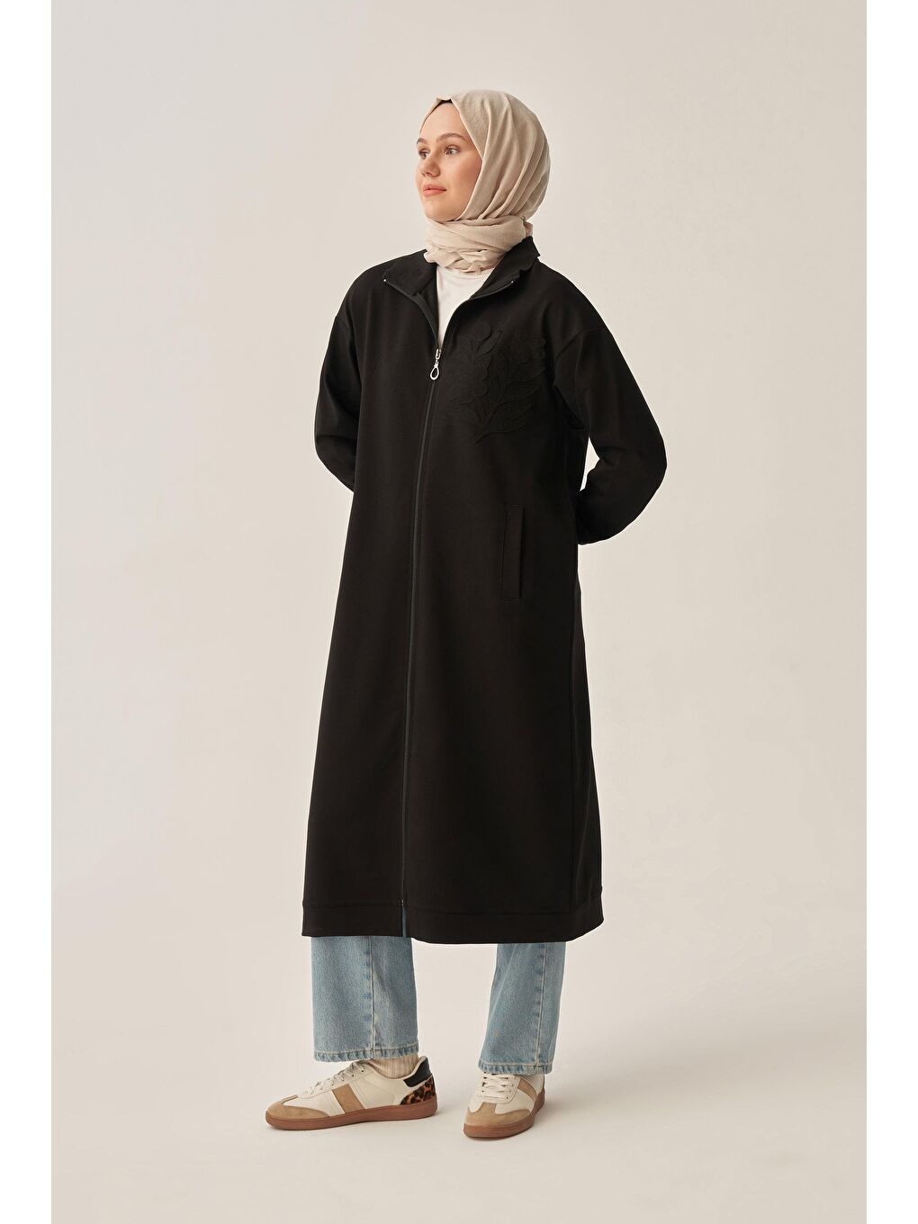 Siyah-Pamuklu Aplike Detaylı Fermuarlı Sweat-1