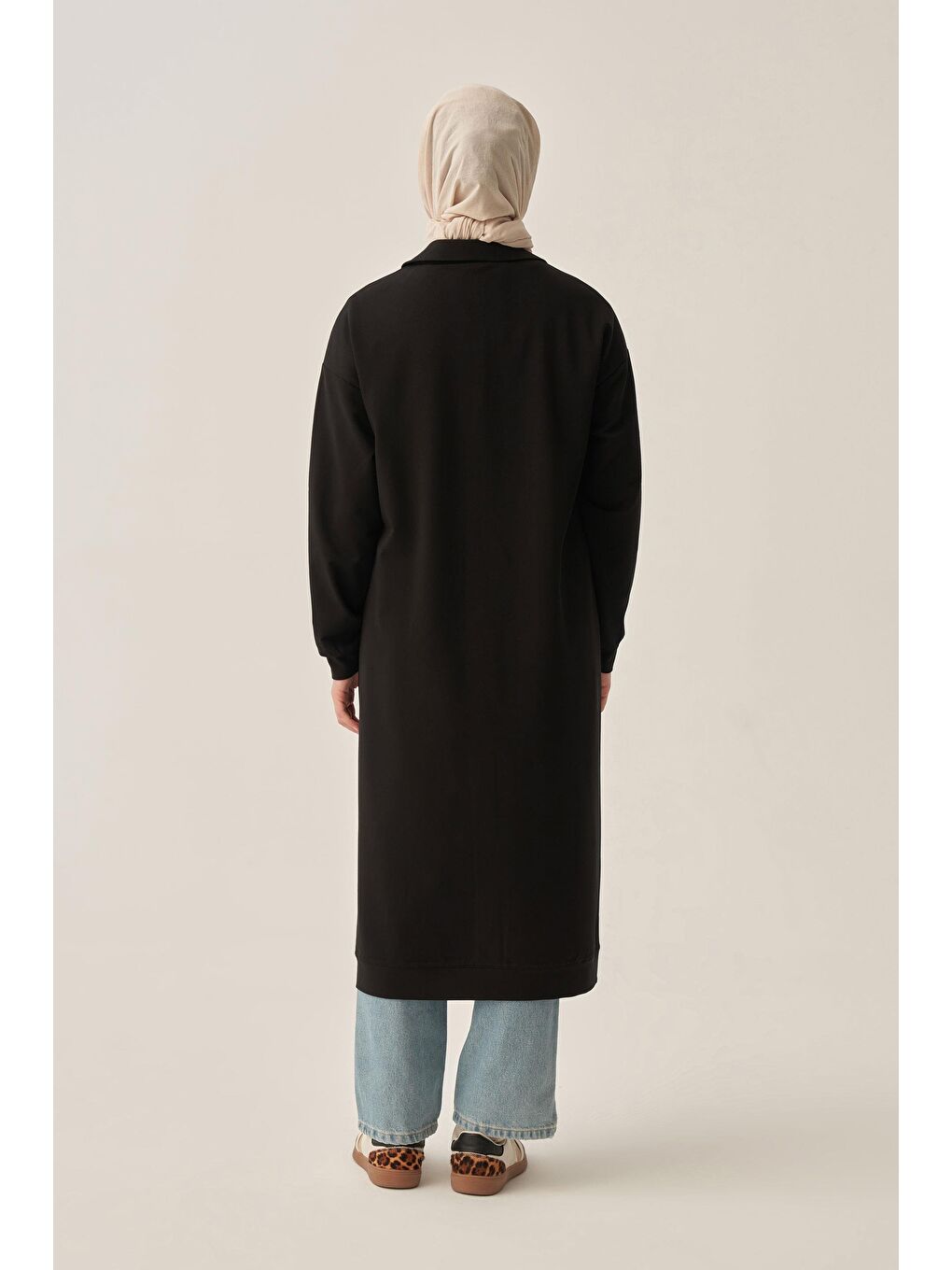 Siyah-Pamuklu Aplike Detaylı Fermuarlı Sweat-2