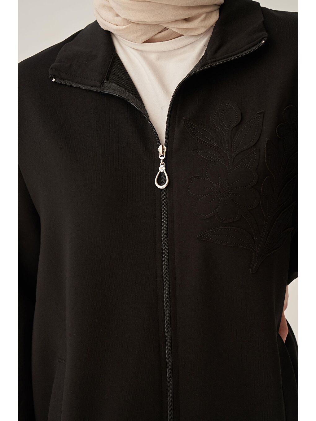 Siyah-Pamuklu Aplike Detaylı Fermuarlı Sweat-4