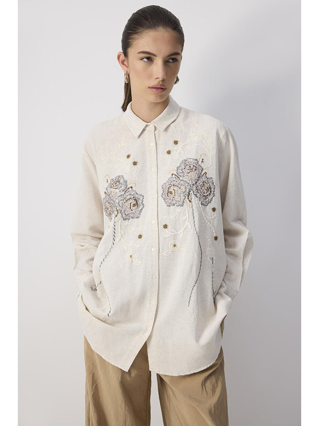 Bej Keten Dokulu Nakışlı Gömlek-1