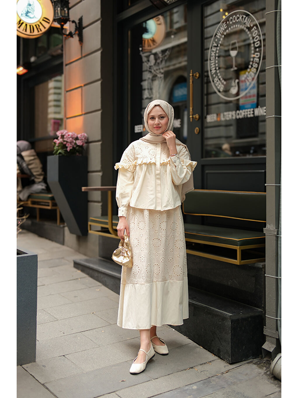 Ekru Kadın Fırfırı Taş İşlemeli Takım Krem