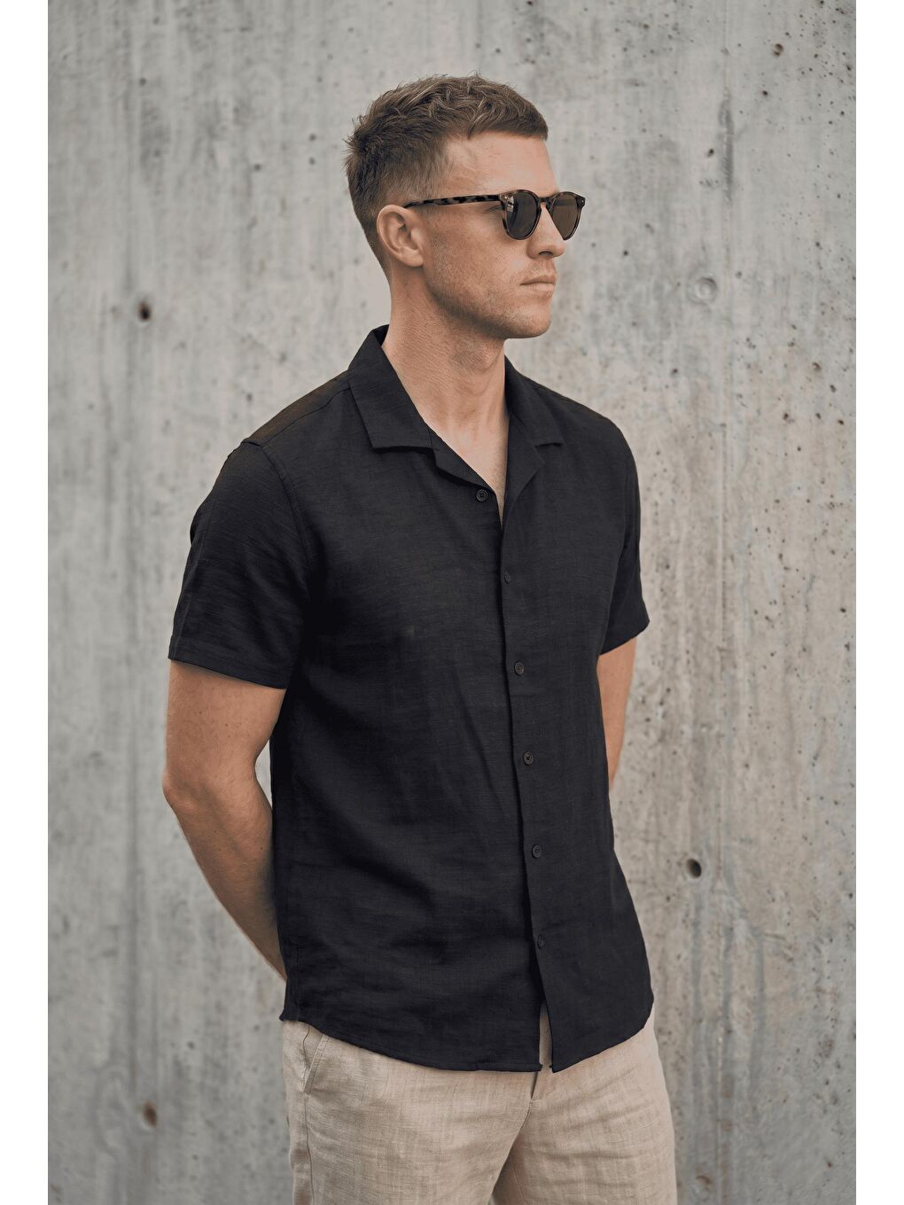 Siyah Alfio Erkek Apaş Yaka Kendinden Dokulu Kısa Kollu Yazlık Gömlek-1