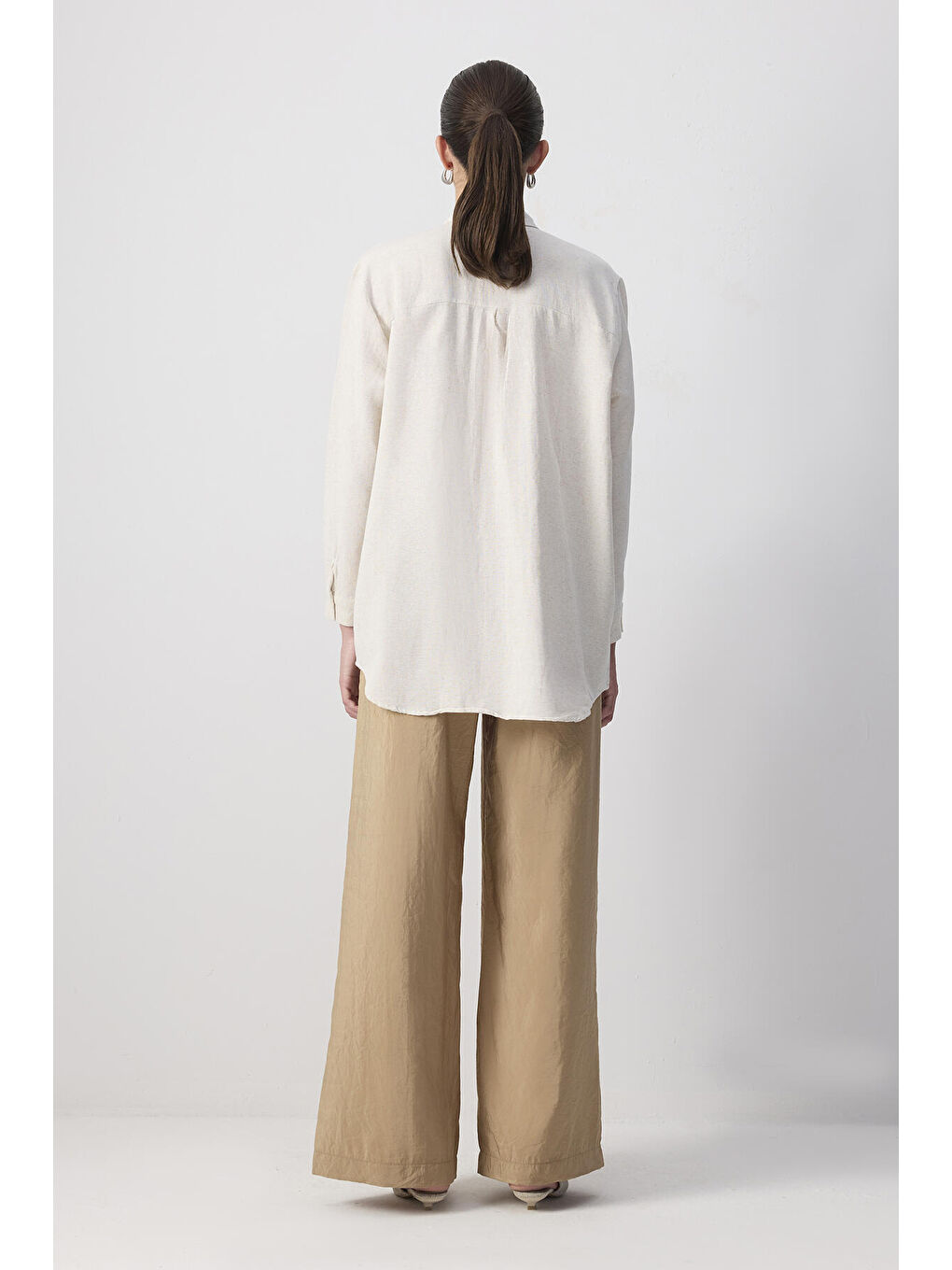 Bej Keten Dokulu Nakışlı Gömlek-3