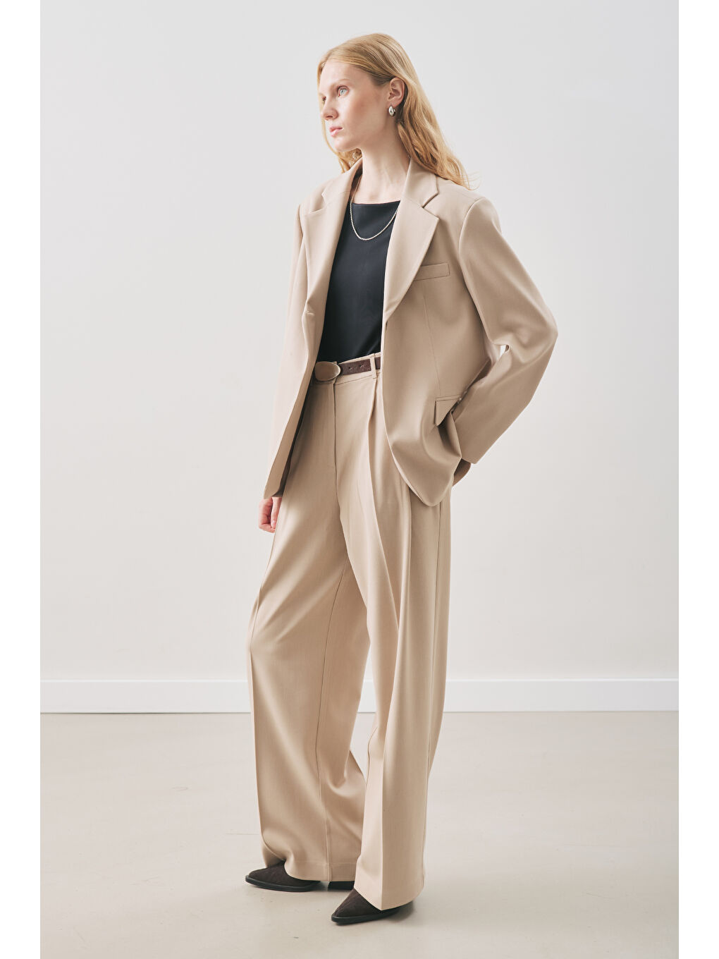 Dına Pile Detaylı Pantolon Bej-1