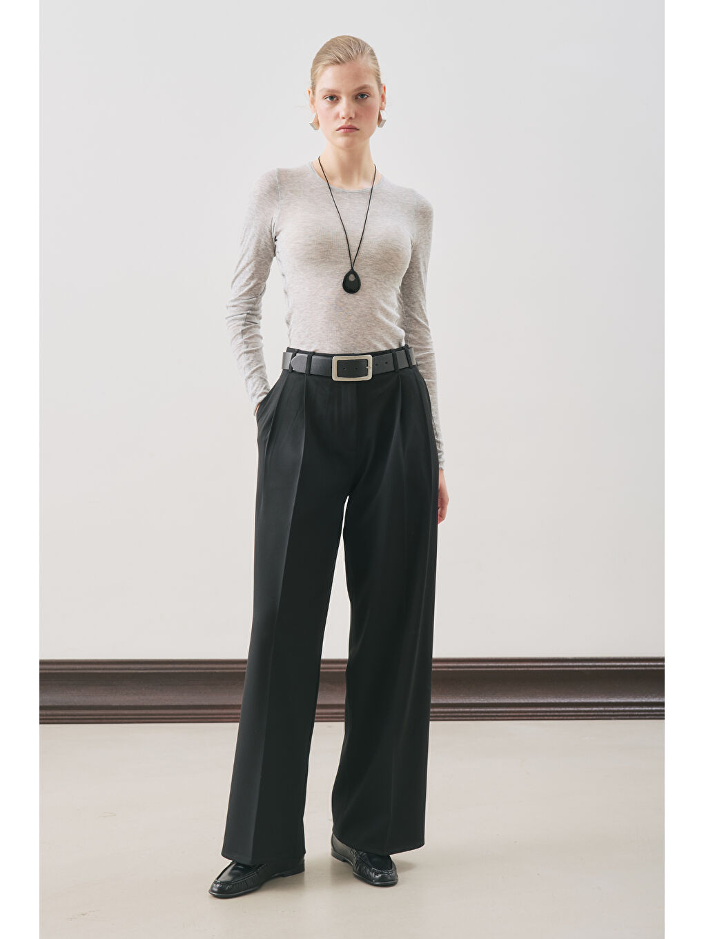 Dına Pile Detaylı Pantolon Siyah-2