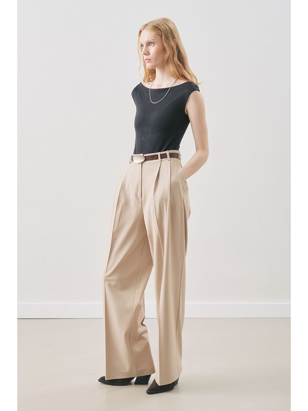 Dına Pile Detaylı Pantolon Bej-3