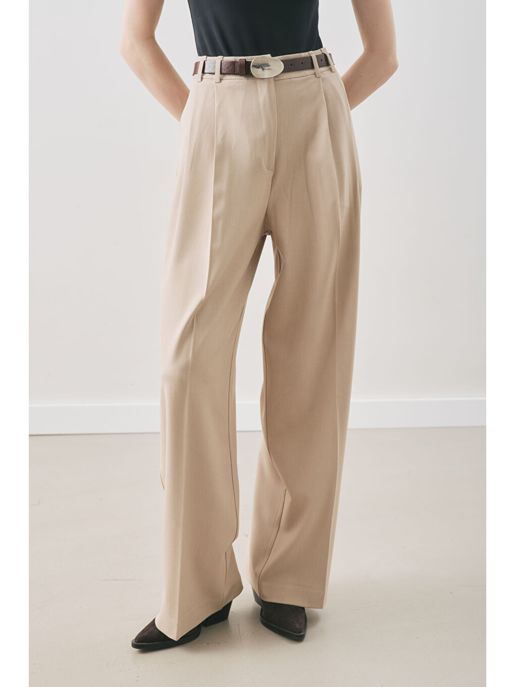 Dına Pile Detaylı Pantolon Bej-4