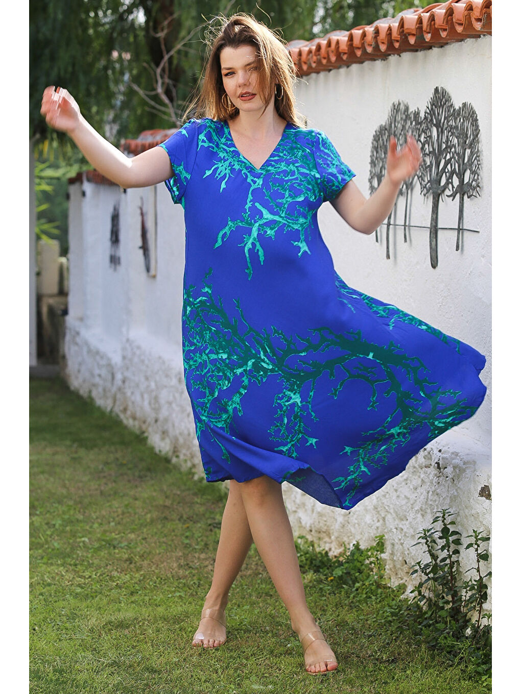 Mavi V Yaka Düşük Kol Allover Baskılı Casual Viskon Dokuma Elbise 115 66
