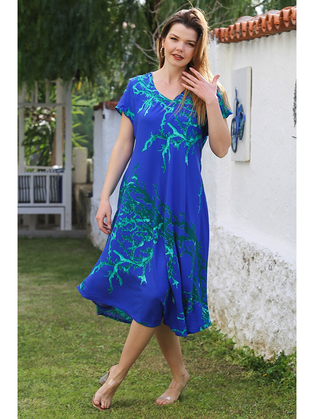 Mavi V Yaka Düşük Kol Allover Baskılı Casual Viskon Dokuma Elbise 115 66-1