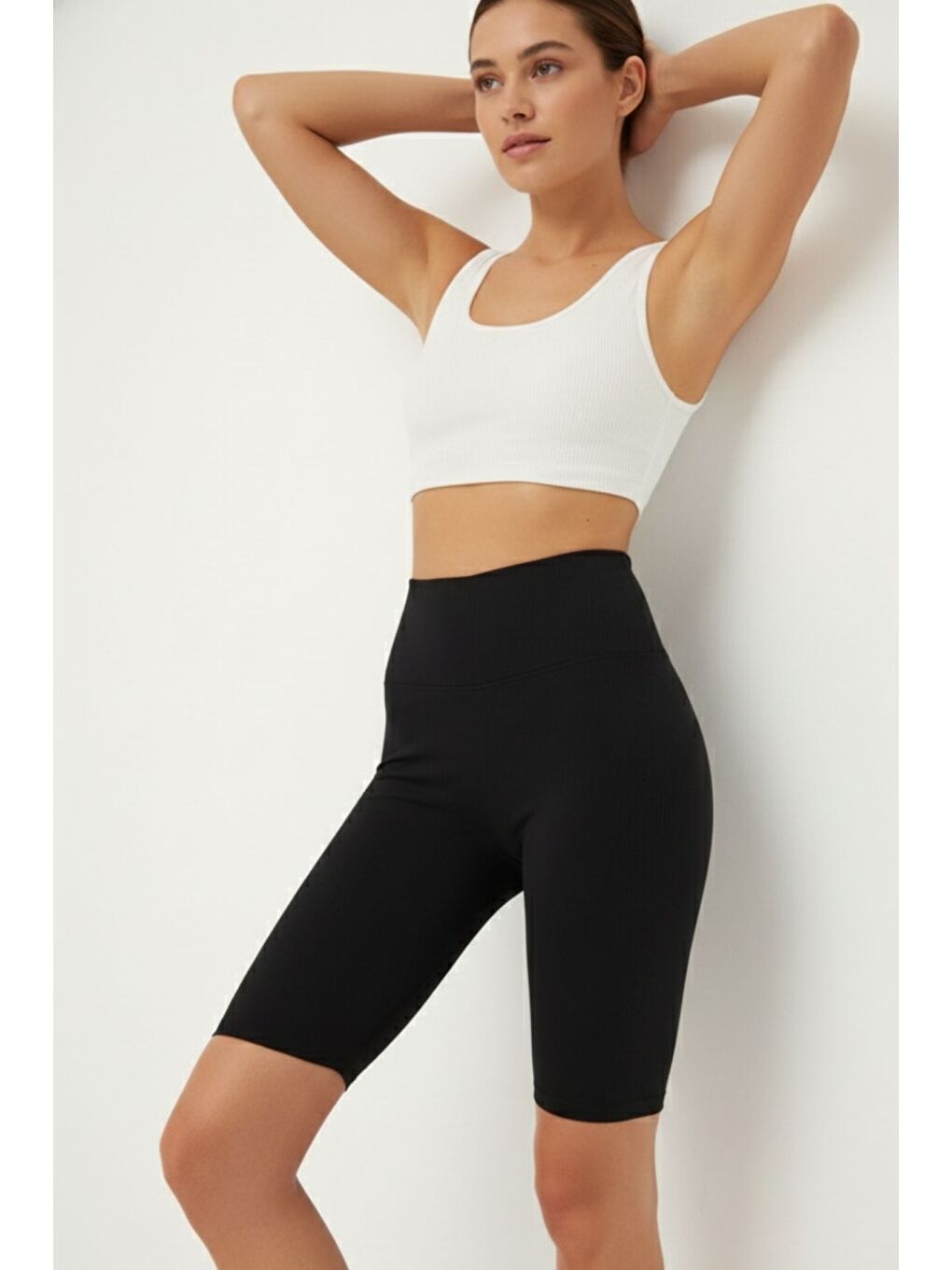 Siyah Fitilli Toplayıcı Elastanlı Yüksek Bel Şort-4
