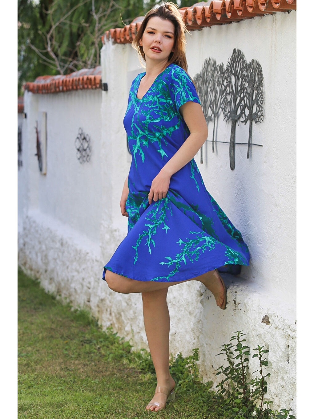 Mavi V Yaka Düşük Kol Allover Baskılı Casual Viskon Dokuma Elbise 115 66-3