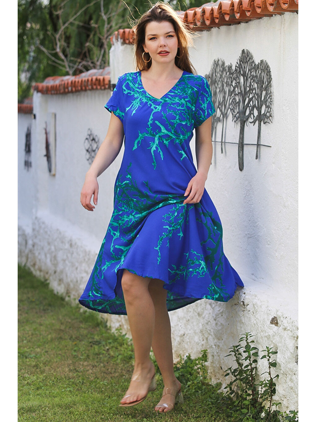 Mavi V Yaka Düşük Kol Allover Baskılı Casual Viskon Dokuma Elbise 115 66-4
