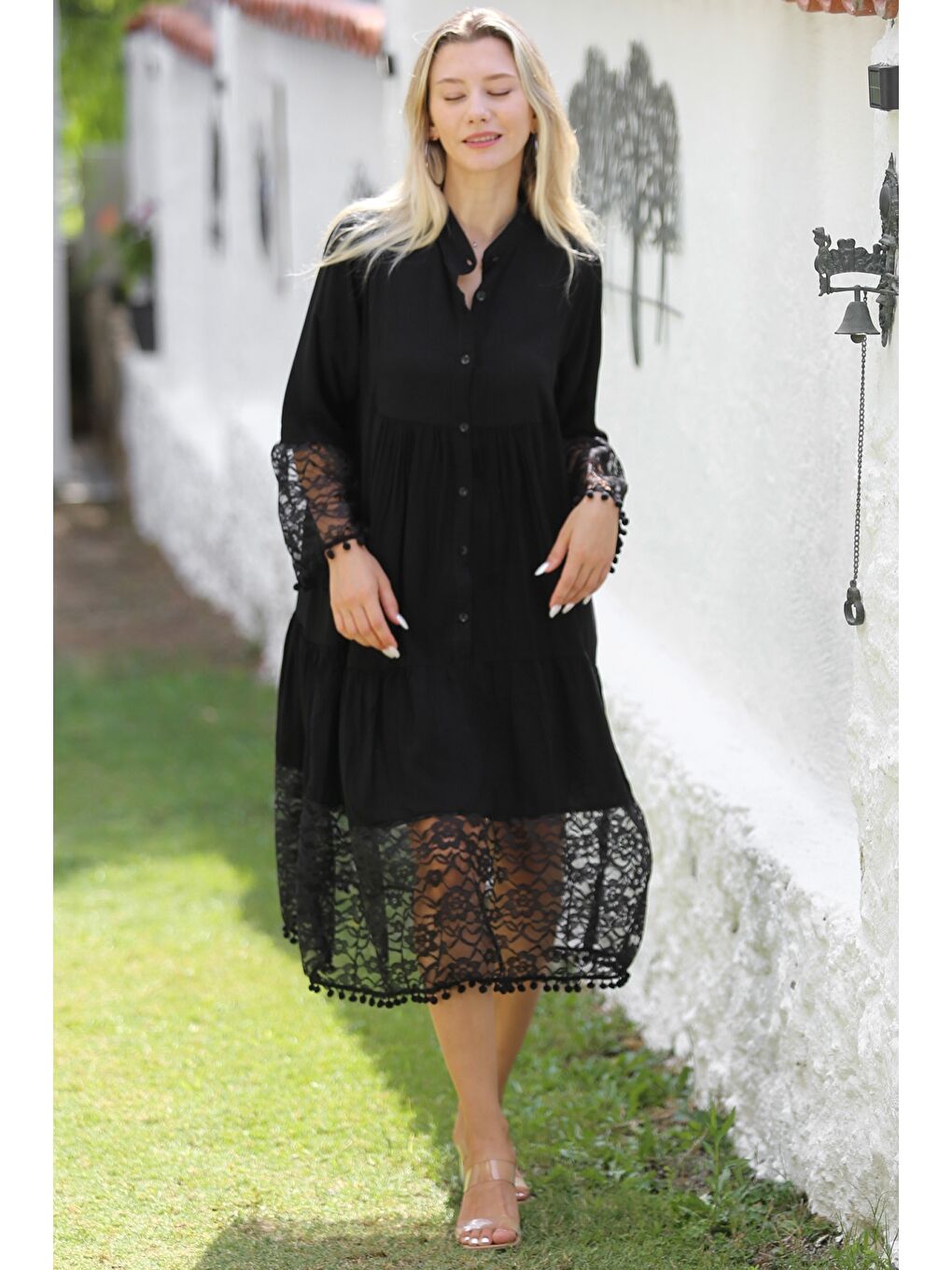 Siyah Hakim Yaka 3/4 Kol Düğmeli Kol Ve Etek Ucu Dantelli Dokuma Casual Elbise-1