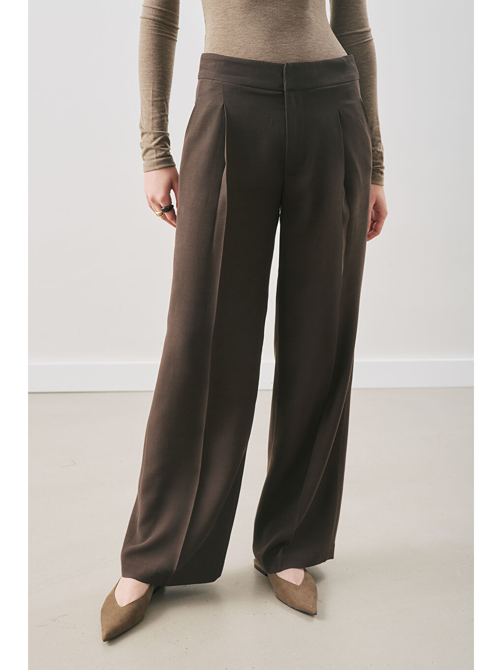 Kahverengi Dökümlü Lyocell Pileli Pantolon Acı Kahve-3