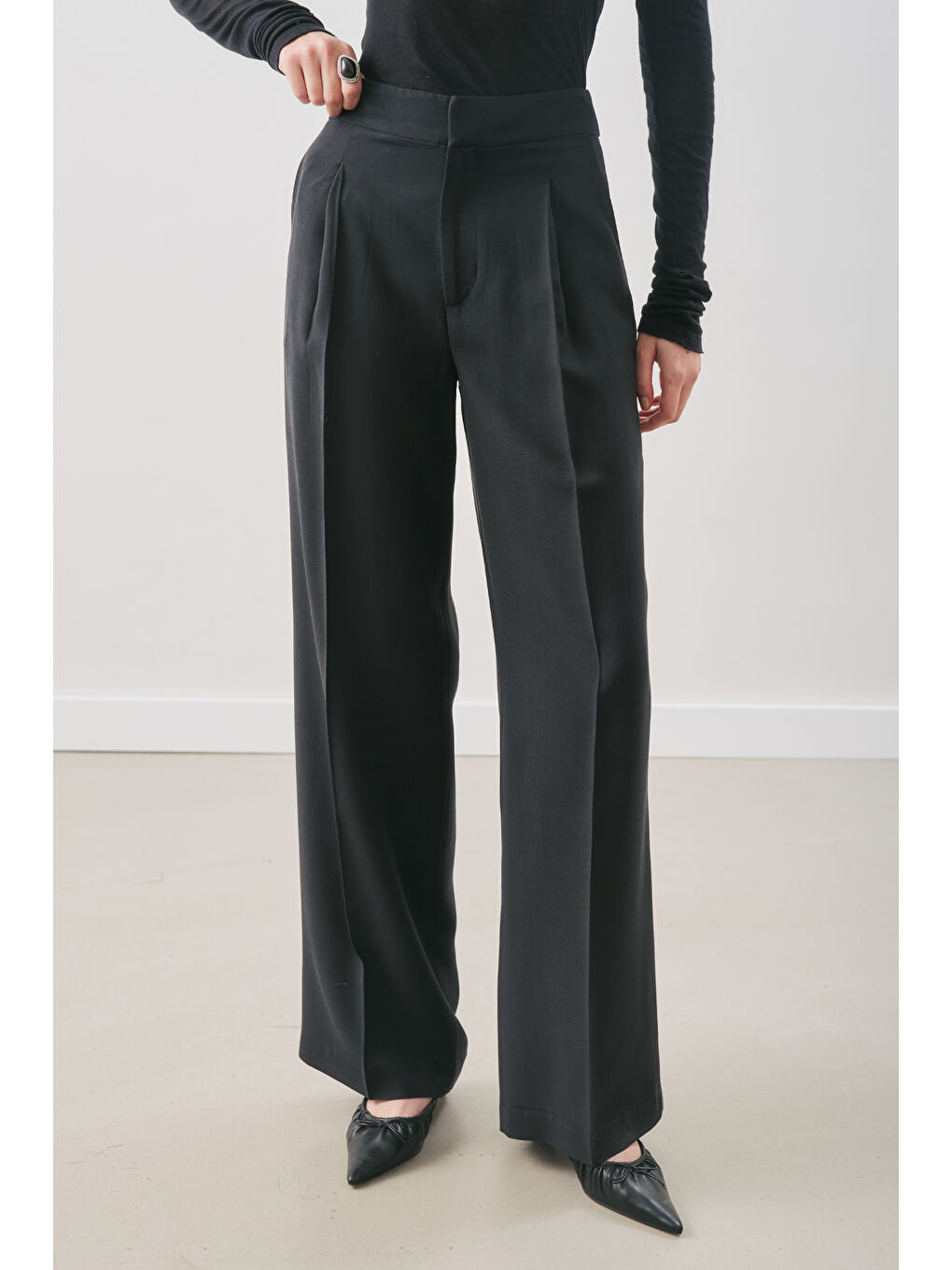 Dökümlü Lyocell Pileli Pantolon Siyah-3