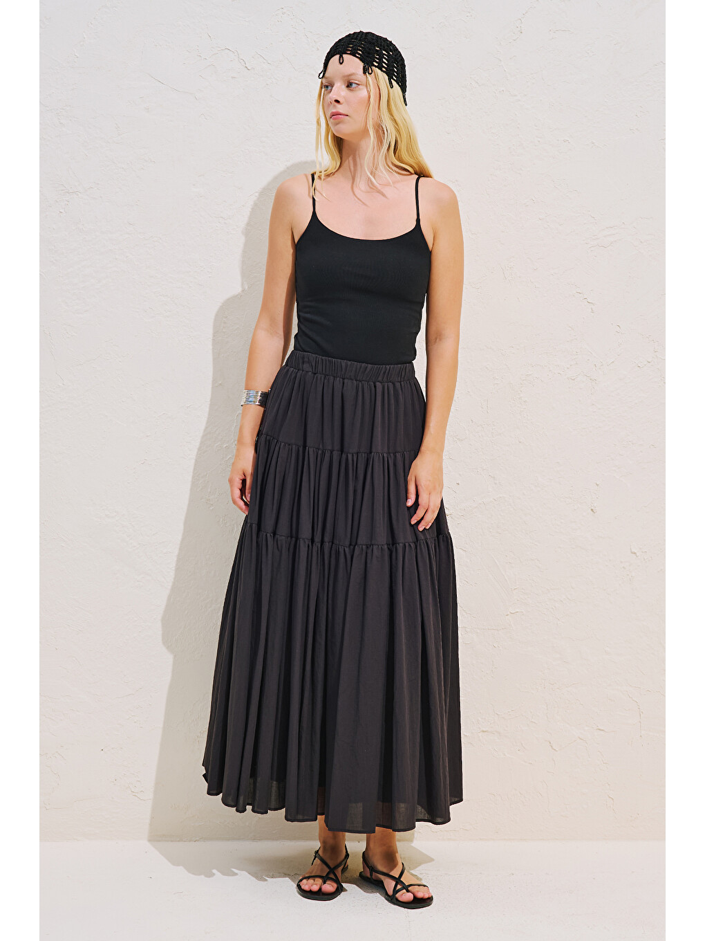 Katlı Büzgülü Geniş Etek Siyah-1