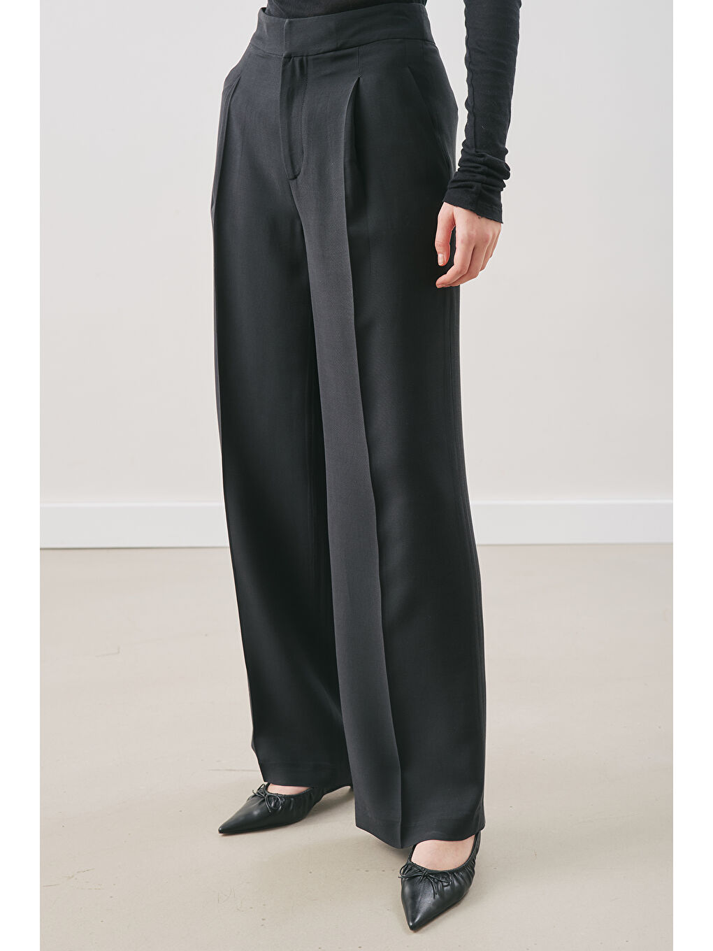 Dökümlü Lyocell Pileli Pantolon Siyah-4