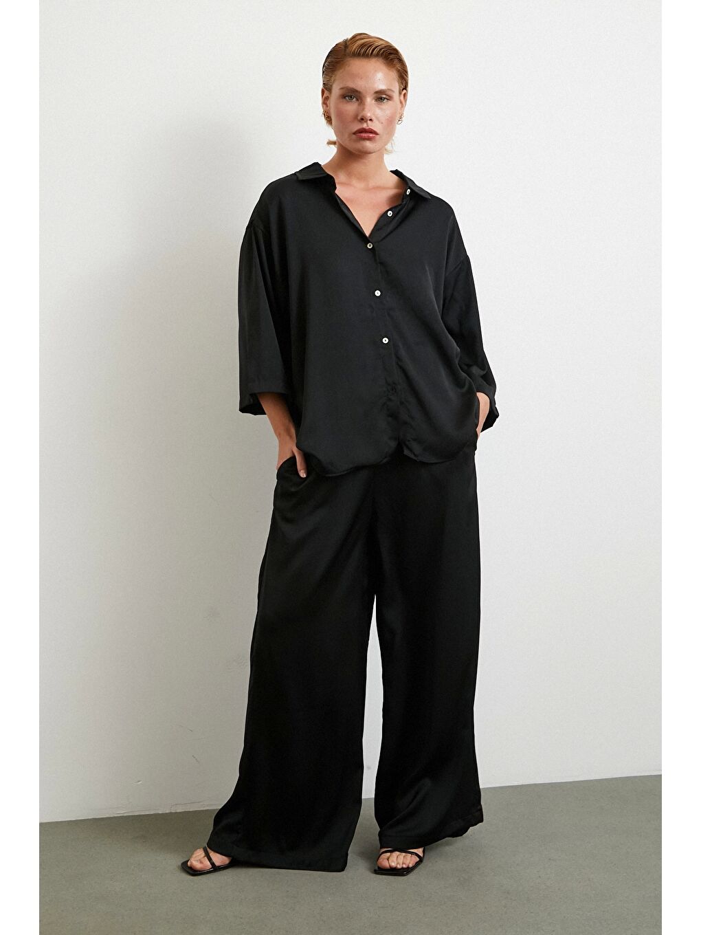 Dökümlü Romantik Gömlek Siyah-3